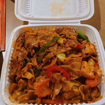 Thai Bloom - Tofu Drunken Noodles - Thai Near Me - Beaverton, Oregon Thai Bloom - Tofu Drunken Noodles - Thai Near Me - Beaverton, Oregon