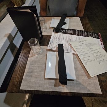 Ideal Tavern - New American Near Me - Southington, Connecticut