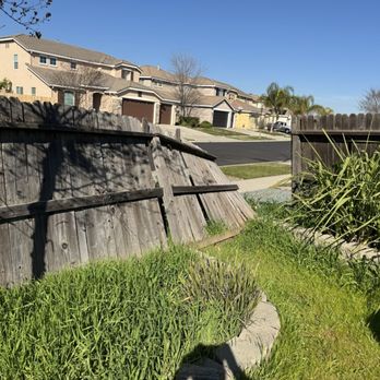 Pavel Handyman - Damaged fence - Handyman Near Me - Carmichael, California