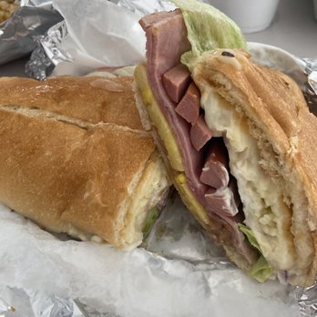 Carnitas De Puerco Y Puerca - Hawaiian torta - Mexican Near Me - Aurora, Illinois
