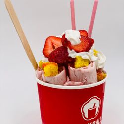 Jelly Ball SK8 House - Strawberry Shortcake - strawberry ice cream with fresh strawberries, yellow lemon cake, whipped cream and strawberry drizzle