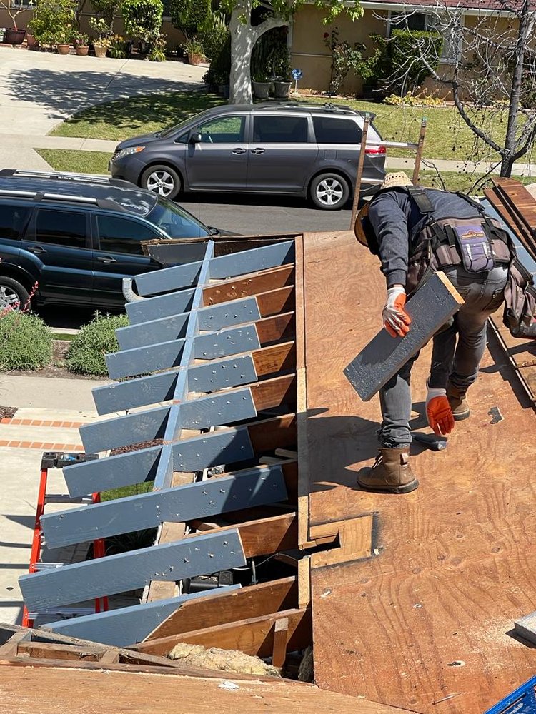 Slide of Rudy’s roofing