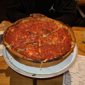 Giordano's - Deep dish pizza - Pizza Near Me - Rosemont, Illinois Giordano's - Deep dish pizza - Pizza Near Me - Rosemont, Illinois