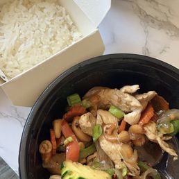 Cashew nut chicken with white rice