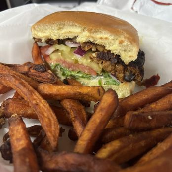 The Mason Jar Restaurant - Black Bean Burger & Sweet Potato Fries - Burgers Near Me - Centerville, Tennessee