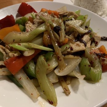 Sawatdee Thai Restaurant - Minneapolis - Ginger Stir Fry with chicken - Thai Near Me - Minneapolis, Minnesota