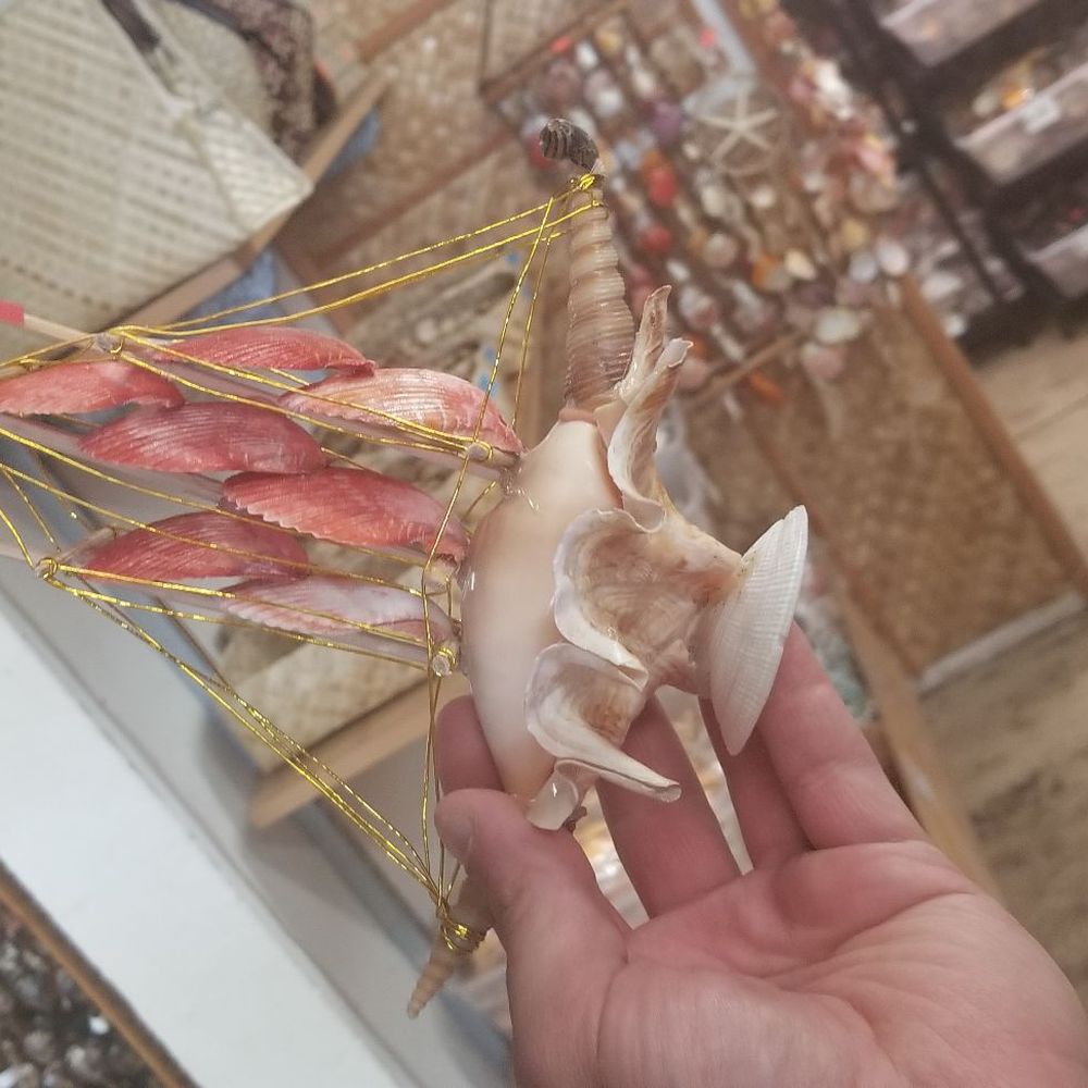 Dolly's Handicraft - Jewelry Near Me - Hilo, Hawaii
