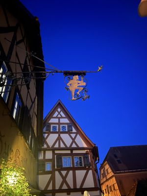 Zur Hoell by null