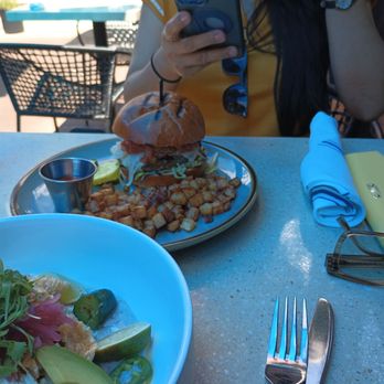 Beginner's Luck - Lucky's burger and home fries - Coffee & Tea Near Me - Scottsdale, Arizona