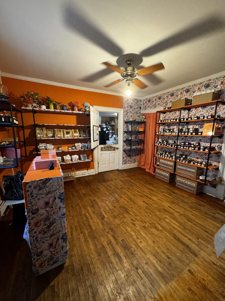 HH Creations Bakery & More Logo