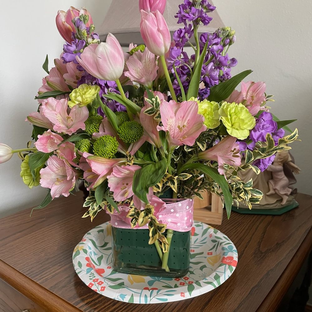Julie's Artistic Rose - What I got - flowers that look like they have gone by. - Florists Near Me - Moline, Illinois Julie's Artistic Rose - What I got - flowers that look like they have gone by. - Florists Near Me - Moline, Illinois