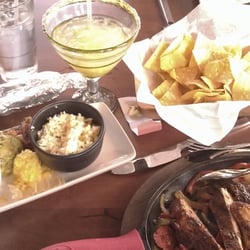 Que Pasa Mexican Cantina - Chicken fajitas and the pineapple/serrano pepper margarita