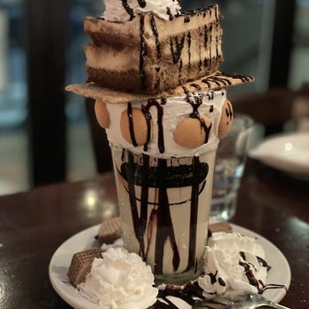 Boston Burger - Tiramisu dessert - Burgers Near Me - Cambridge, Massachusetts Boston Burger - Tiramisu dessert - Burgers Near Me - Cambridge, Massachusetts