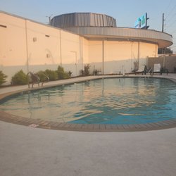 Holiday Inn New Orleans West Bank Tower - Best pool for swimming laps. And 9ft deep...so great