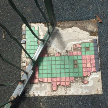 Chatswood Oval - Hmmm, this used to be a nice mosaic. Now it's as dilapidated as the web browser of the same name. - Landmarks & Historical Buildings Near Me - Chatswood, NSW
