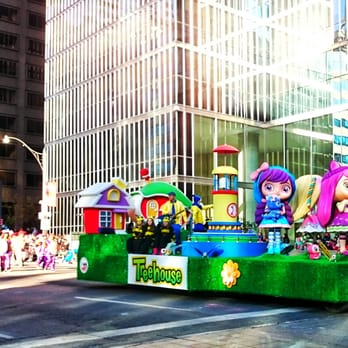 Santa Claus Parade - Festivals Near Me - North York, Ontario