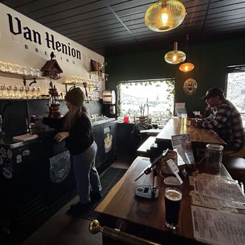 Van Henion Brewing - Beer Bar Near Me - Bend, Oregon