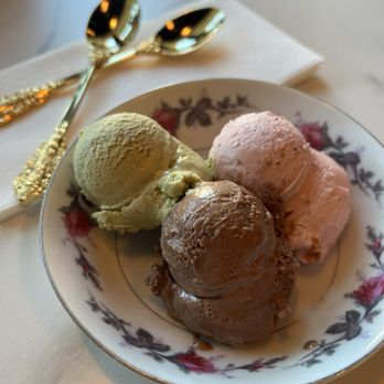 Italianesque - Spumoni gelato -- pistachio, strawberry, and chocolate - Italian Near Me - Nampa, Idaho Italianesque - Spumoni gelato -- pistachio, strawberry, and chocolate - Italian Near Me - Nampa, Idaho