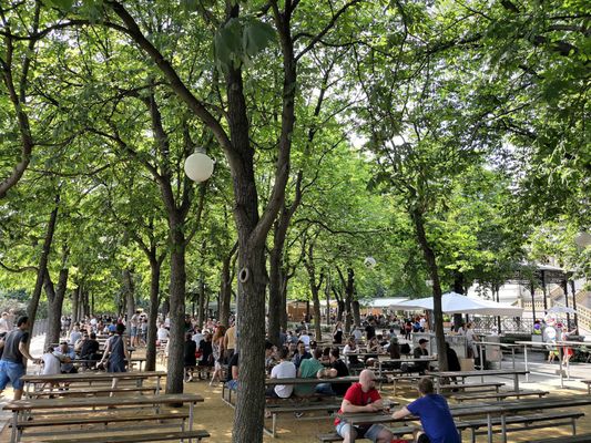 Letenský zámeček a zahrádky na Letné by null