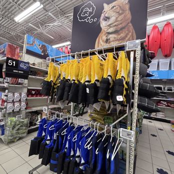 Canadian Tire - Department Stores Near Me - Sechelt, British Columbia