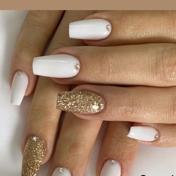 Metro Nail Lounge - Nail Salons Near Me - Corona, California
