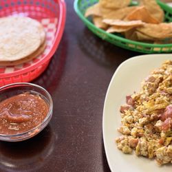 Los Parrilleros - Flour tortillas and flavorful salsa