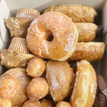 Bascom Donuts - Banana Muffin, Blueberry Muffin, Glaze Donuts, Chocolate Donuts, Chocolate Croissant, Donut Holes - Donuts Near Me - San Jose, California