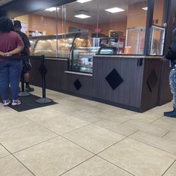 Mr B's Soul Food - Line for picking up food!