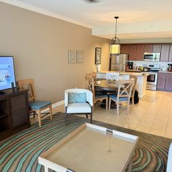 Hyatt Vacation Club At Coconut Cove - Condo living room/kitchen
