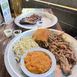 Pulled pork plate and 3 ribs
