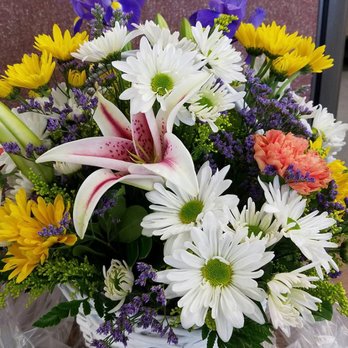 Carousel Flowers - The FTD® Wondrous Nature™ Bouquet - Florists Near Me - Elmhurst, Illinois
