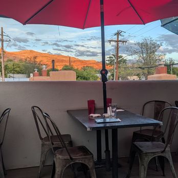 Trailhead Public House & Eatery - Small back patio with doggy access - Burgers Near Me - Moab, Utah Trailhead Public House & Eatery - Small back patio with doggy access - Burgers Near Me - Moab, Utah
