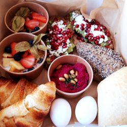 Kaffeehus - Samstägliche Frühstücksbox für 2 Personen (nur mit Vorbestellung und als Special zu Ostern mit Eiern)