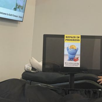 EōS Fitness - Non functioning hydro chair - Gyms Near Me - Glendale, California