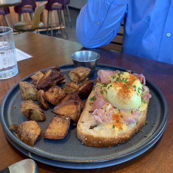 Earls Kitchen + Bar - Eggs Benedict - New American Near Me - Orlando, Florida