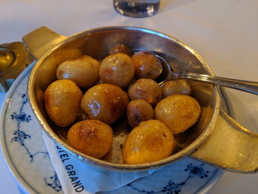 First Hotel Grand by null