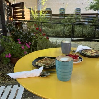 Les Pascals - Back patio - Bakeries Near Me - Glen Ellen, California