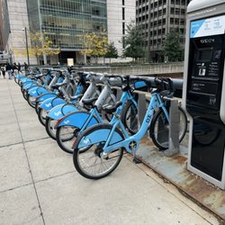 Divvy - Docking station near the river near Michigan Ave.