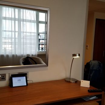 Amba Hotel - desk - Hotels Near Me - London, XGL