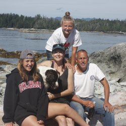 Kyuquot Beach House - Your hosts- Isabel, Becks, Lynn, Ava & Mike