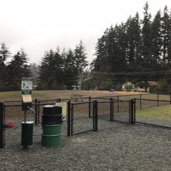 Lynndale Off Leash Dog Area - Nice new park.....kind of muddy because of the rain but still nice.