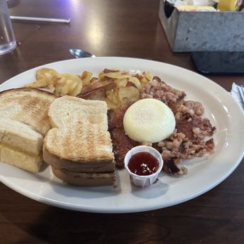 LuLu's Diner - Corned beef hash breakfast. - Diners Near Me - Wapakoneta, Ohio