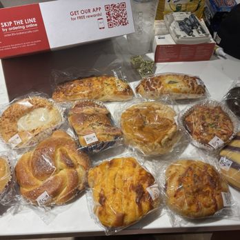 85°C Bakery Cafe-Niles - Variety pastries - Bakeries Near Me - Niles, Illinois 85°C Bakery Cafe-Niles - Variety pastries - Bakeries Near Me - Niles, Illinois