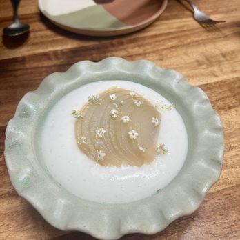 Rosetta - Poached pears, elderflowers and tarragon ice cream - Italian Near Me - Ciudad de México, DIF Rosetta - Poached pears, elderflowers and tarragon ice cream - Italian Near Me - Ciudad de México, DIF