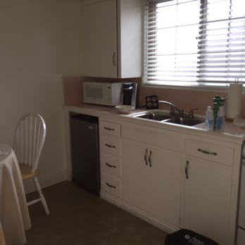 Candle Light Inn - Kitchen - Hotels Near Me - Carmel, California