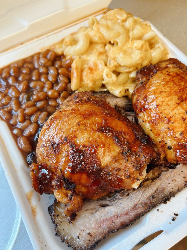 Saucy B's Barbecue Logo