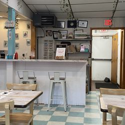 Maja Diner - Inside