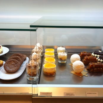 Le Parlement - Choix de pâtisseries actuelles. - Tea Rooms Near Me - Bordeaux, 33