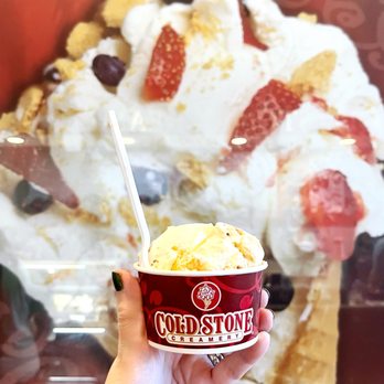 Cold Stone Creamery - French Vanilla w/ Graham Crackers & Reese's Peanuts (small scoop) - Ice Cream & Frozen Yogurt Near Me - Fort Mill, South Carolina