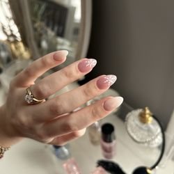 Queen Nails and Spa - Pink Christmas nails